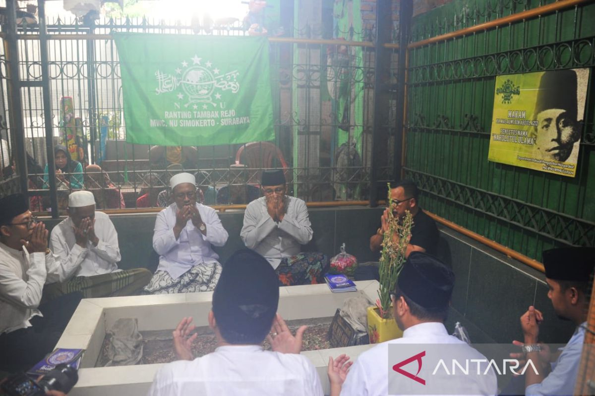 Anies Baswedan ziarah ke makam pencetus nama NU di Surabaya