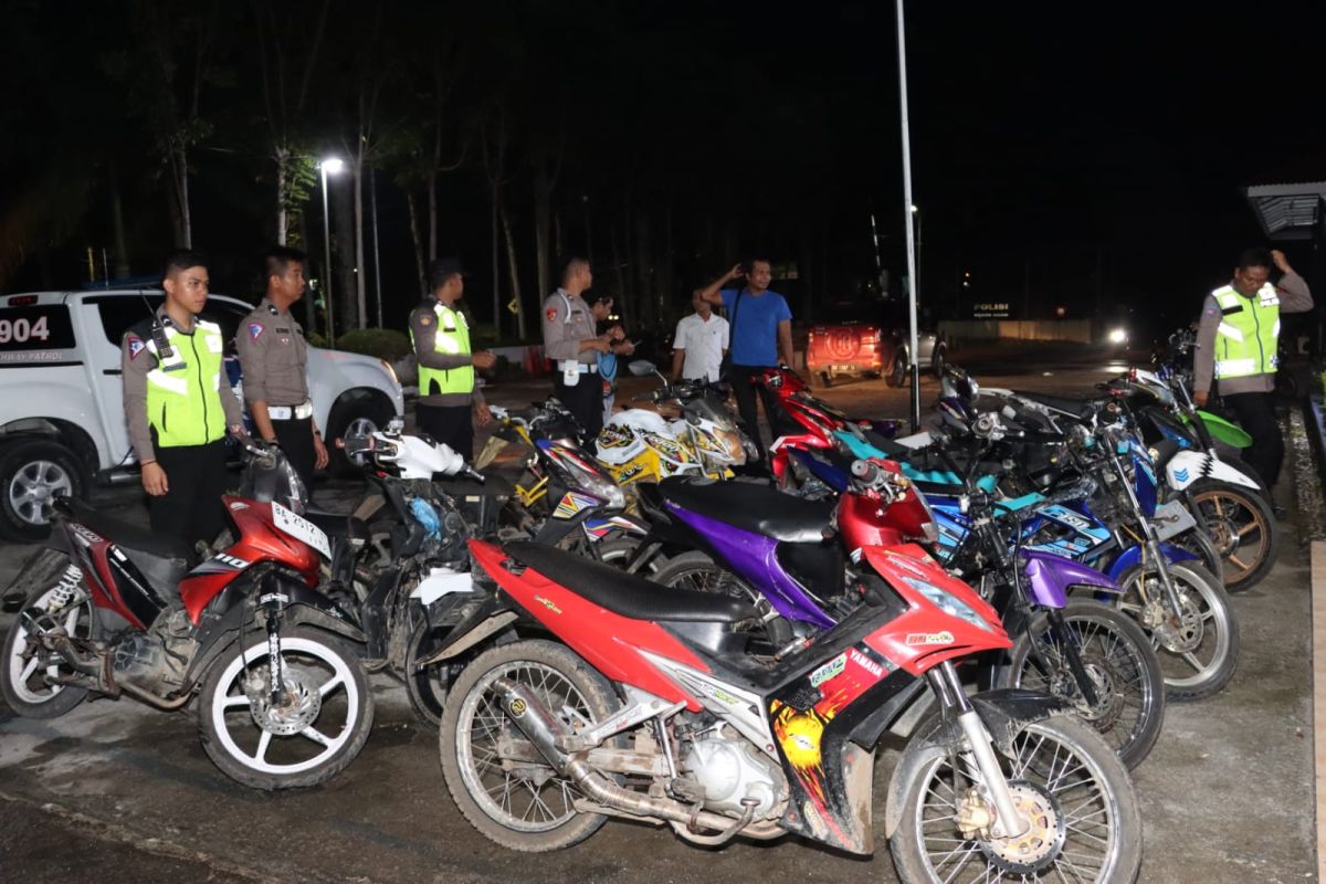 Polres Agam jaring balasan motor dengan knalpot tak standar