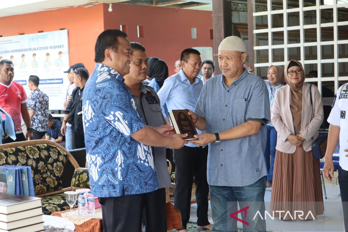 Rachmat Gobel serahkan bantuan Al Quran ke Lapas Gorontalo