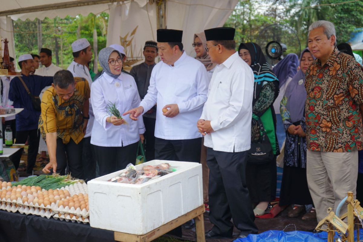 Pondok pesantren ramaikan peluncuran UMKM Adaro Go Digital