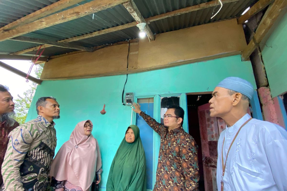 Tebar kebahagiaan jelang ramadhan, PLN Sumbar lanjutkan program "Light Up The Dream"