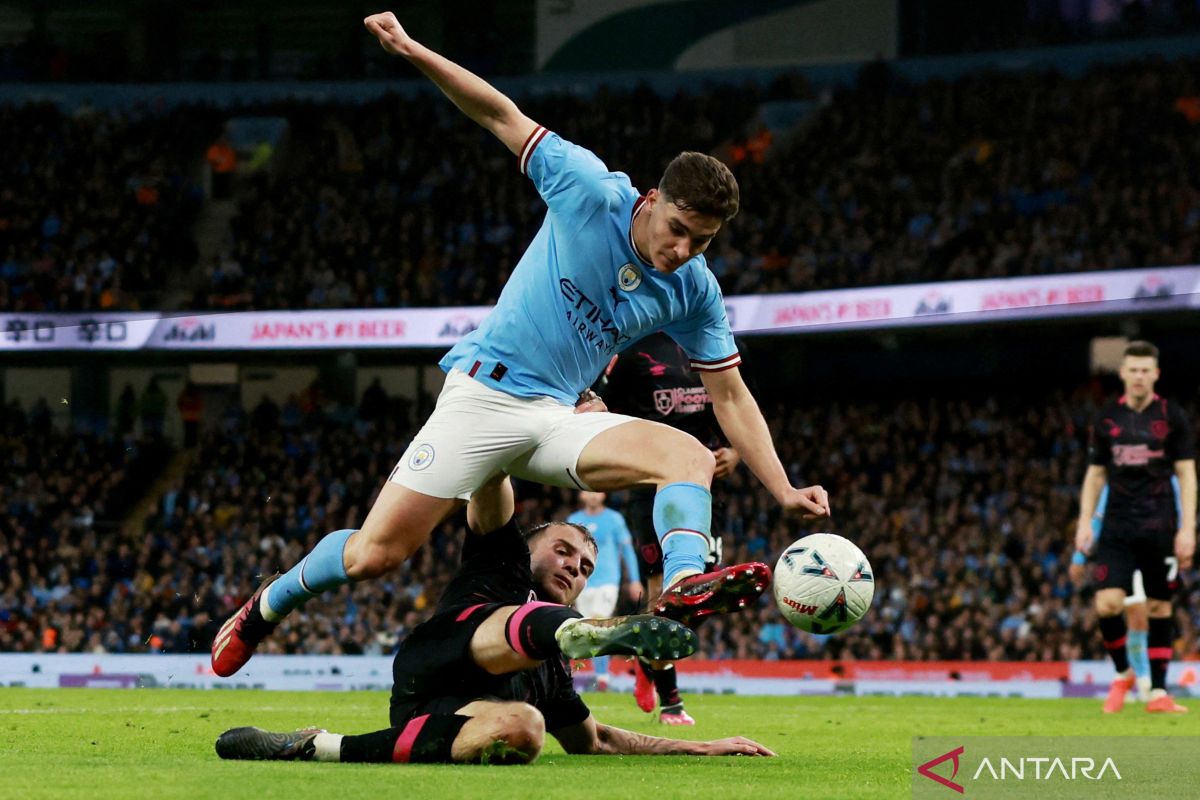 Manchester City ke semifinal Piala FA, Alvarez gemilang