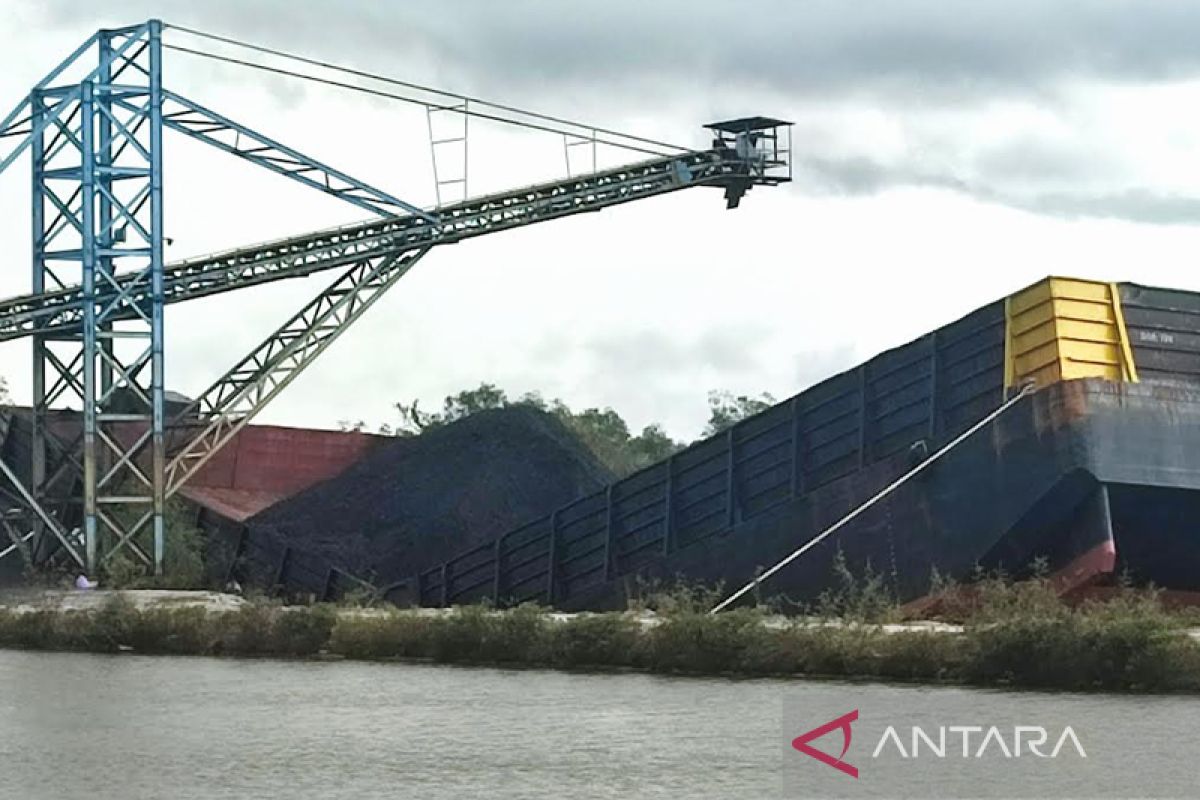 Tongkang batu bara terbelah, PT SPMT diminta segera mitigasi risiko pencemaran Sungai Napu di Bartim