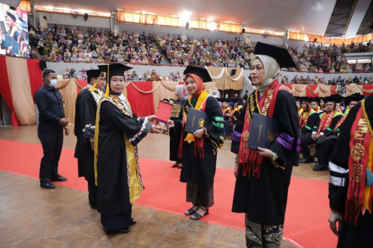 Sebanyak 1.103 lulusan Unila ikuti proses wisuda