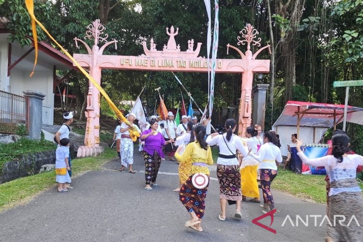 Umat Hindu Ambon gelar upacara melasti sambut hari Nyepi Saka 1945