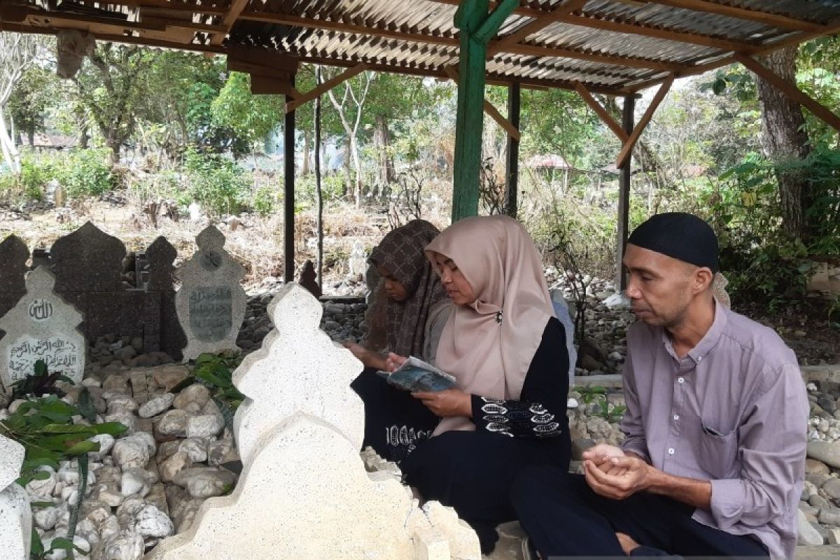 Sambut bulan suci Ramadhan umat muslim Palas gelar tradisi ziarah makam