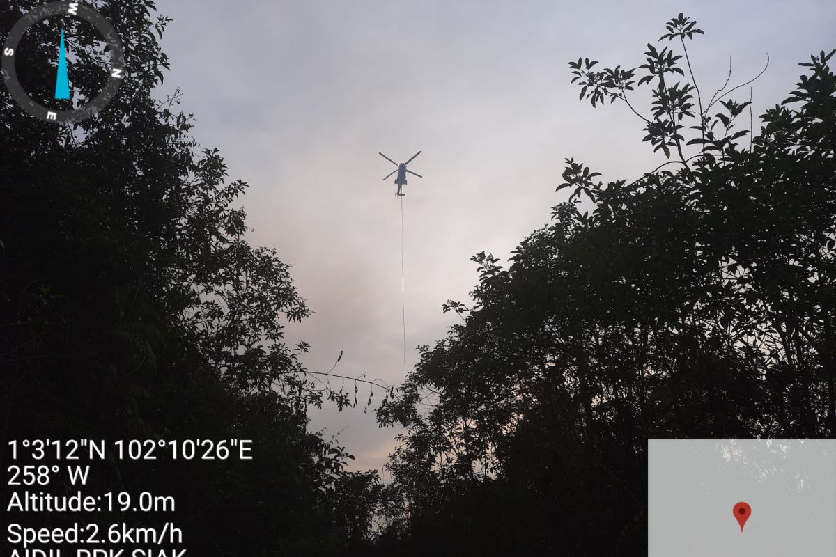Helikopter APP Sinarmas bantu padamkan karhutla di Sungai Apit