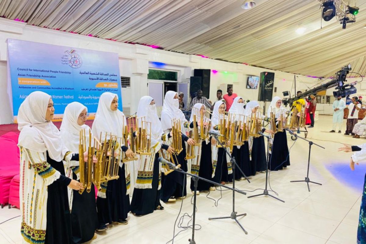 Angklung Indonesia tampil di Festival Asian Women's Day, Sudan
