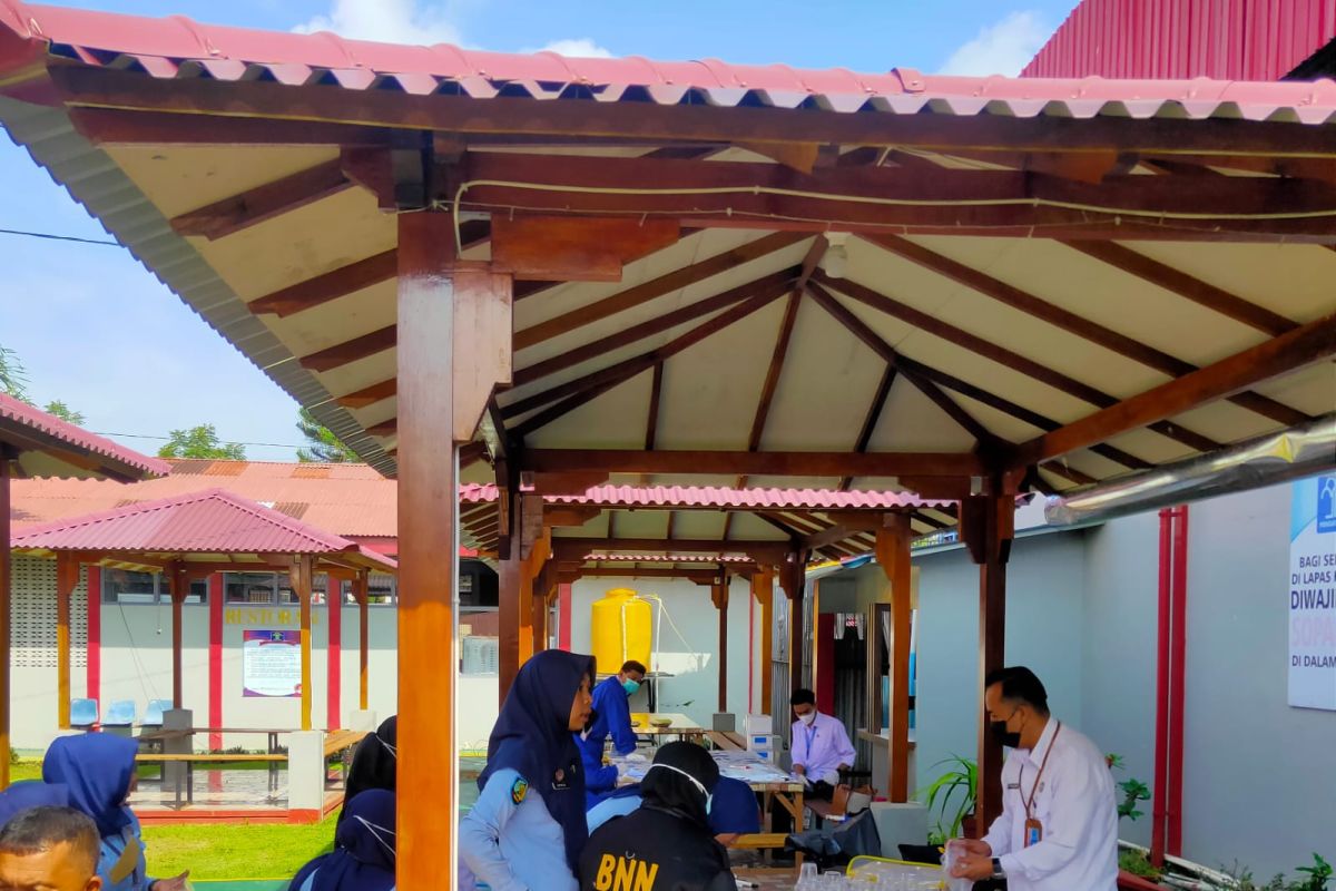 Lapas Bukittinggi gelar tes urine bagi warga binaan dan pegawai