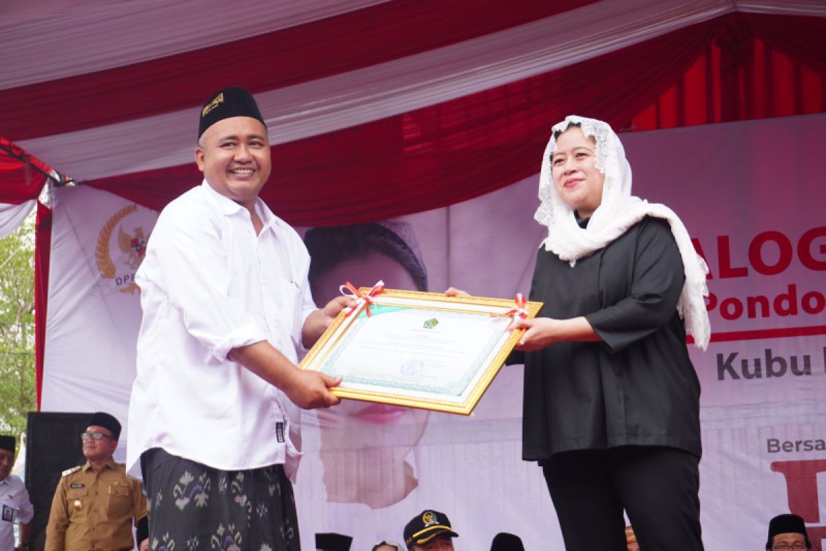 Puan Maharani serahkan bantuan Rp600 juta di Ponpes Darul Ulum