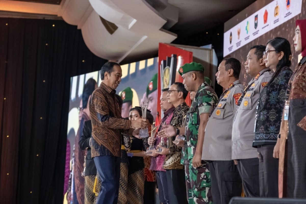 Presiden Jokowi beri penghargaan atas kontribusi berbagai pihak selama PPKM