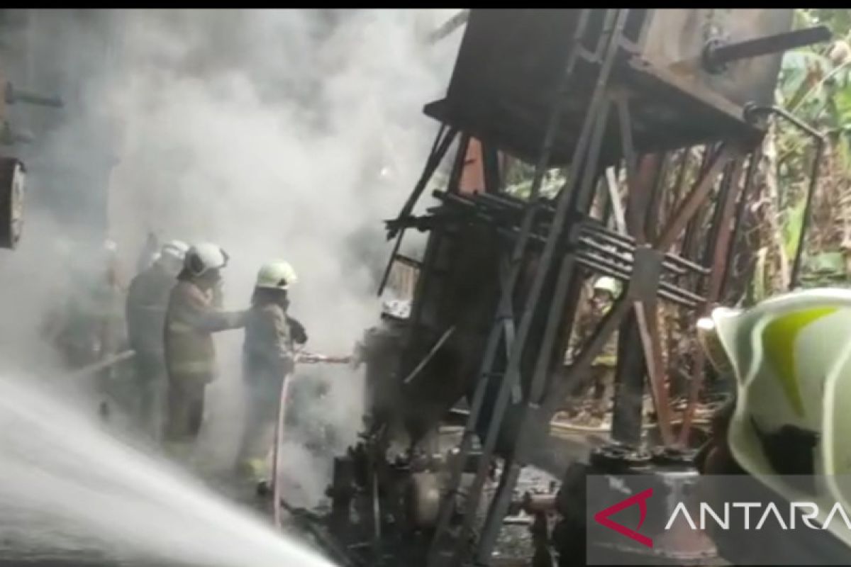 Jakarta kemarin, kebakaran pabrik baja hingga laporan keuangan DKI