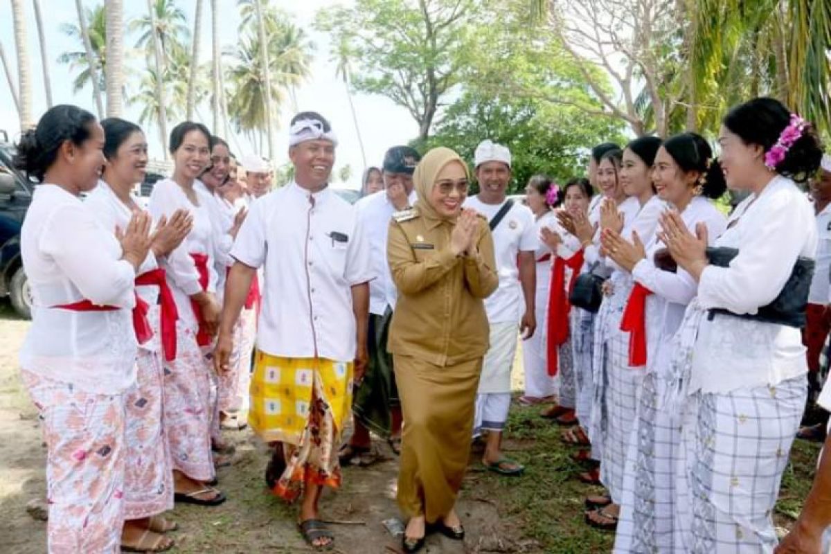 Bupati Mamuju mengajak umat Hindu jaga toleransi