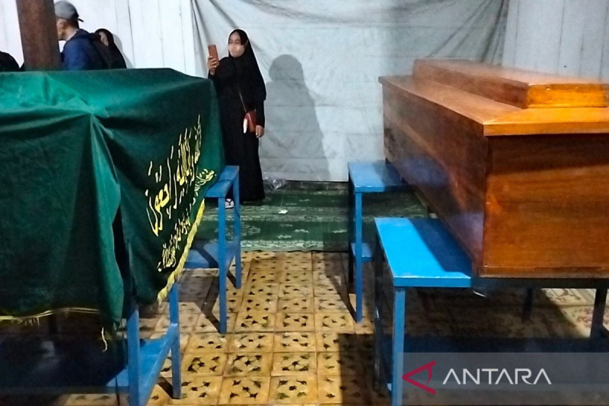 Isak tangis keluarga saat sambut jenazah Syabda di Sragen