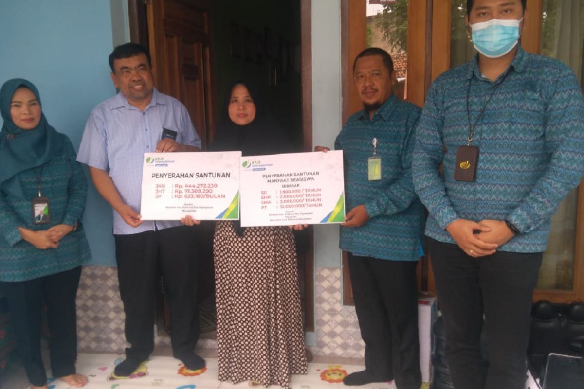 BPJAMSOSTEK  Rembang bayarkan klaim sebesar Rp21,237 miliar