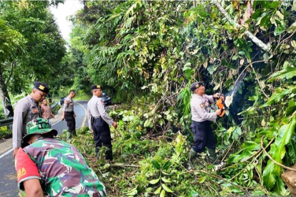 Ratusan polisi bantu penanganan dampak bencana alam di Solok Selatan