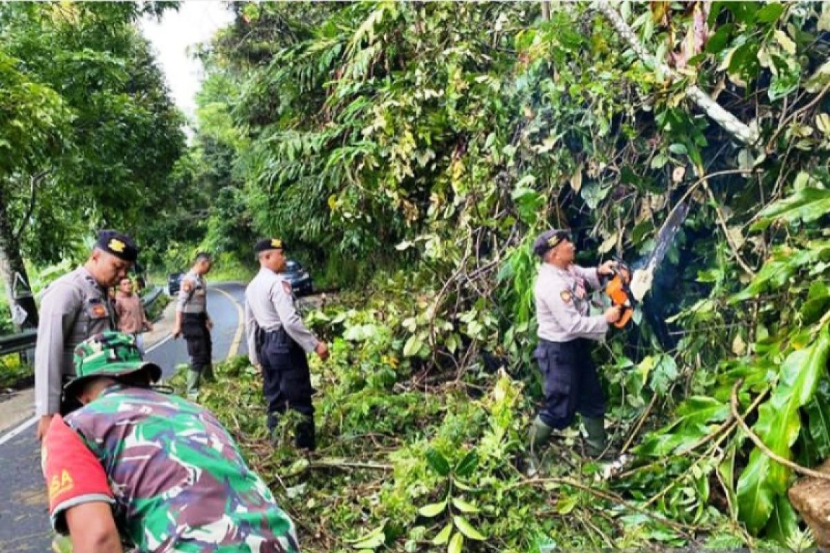 Ratusan polisi bantu penanganan dampak bencana alam Solok Selatan