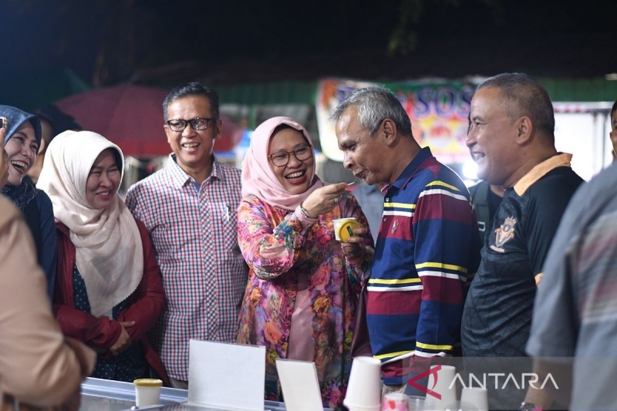Pesta Rakyat, jajaran Direksi PT Semen Padang kunjungi puluhan stand UMKM