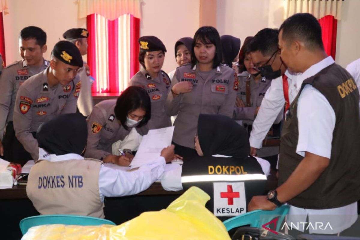 Sebanyak 251 personel Polresta Mataram menjalani tes urine