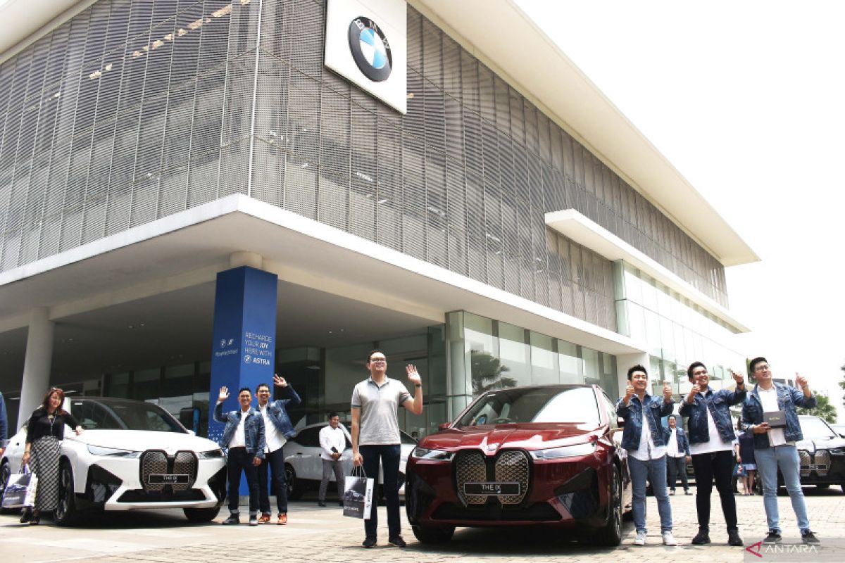 BMW Astra serah terima BMW iX kepada 17 pelanggan pertama