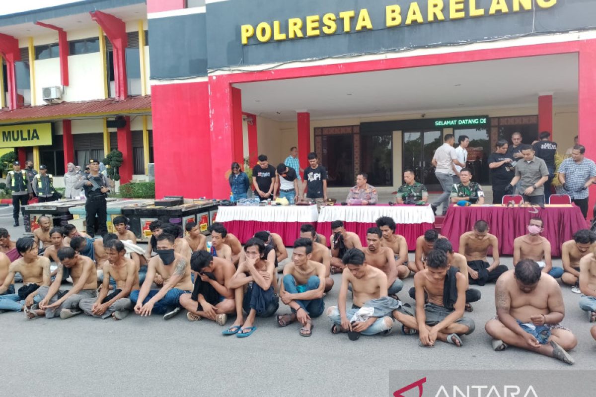 Polresta Barelang tangkap 43 orang diduga terlibat narkoba dan perjudian di Batam