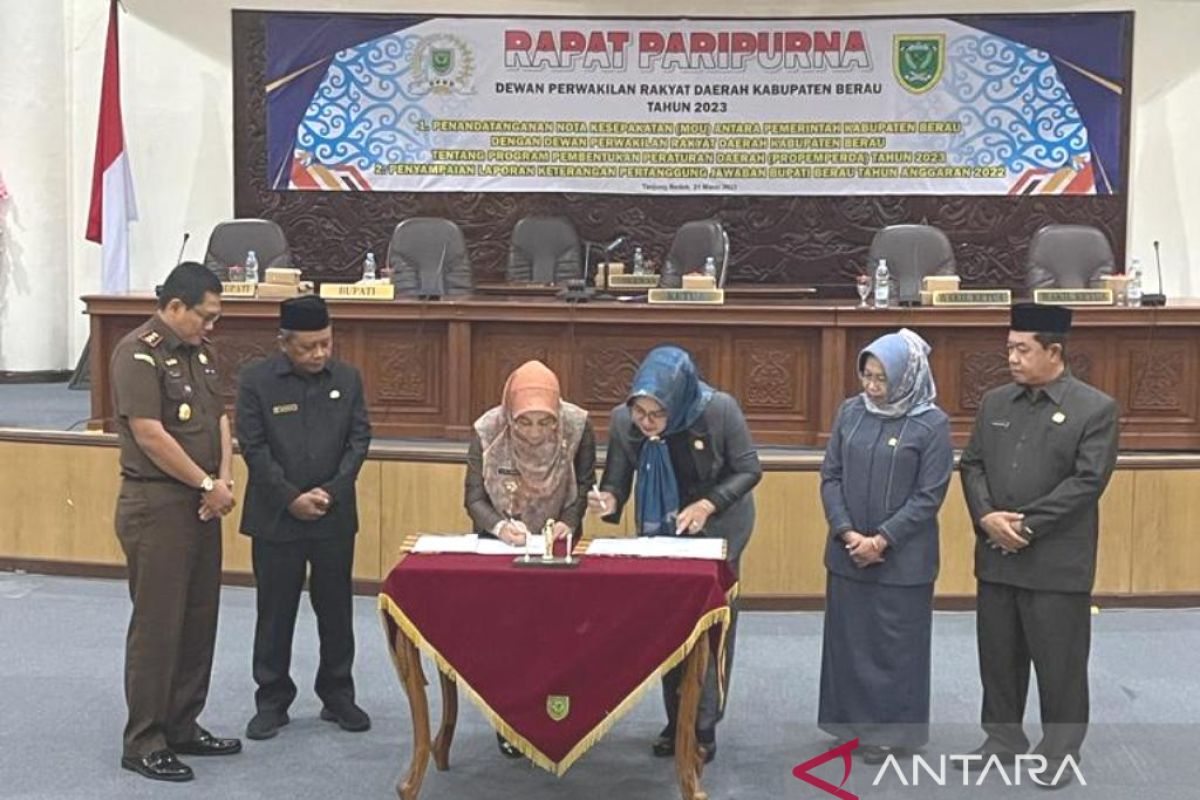 Bupati  Berau Sri Juniarsih  tandatangani  MoU  dengan DPRD