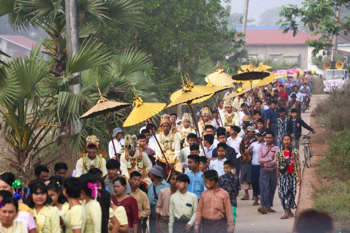 Menengok upacara penahbisan tradisional Shinbyu di Myanmar