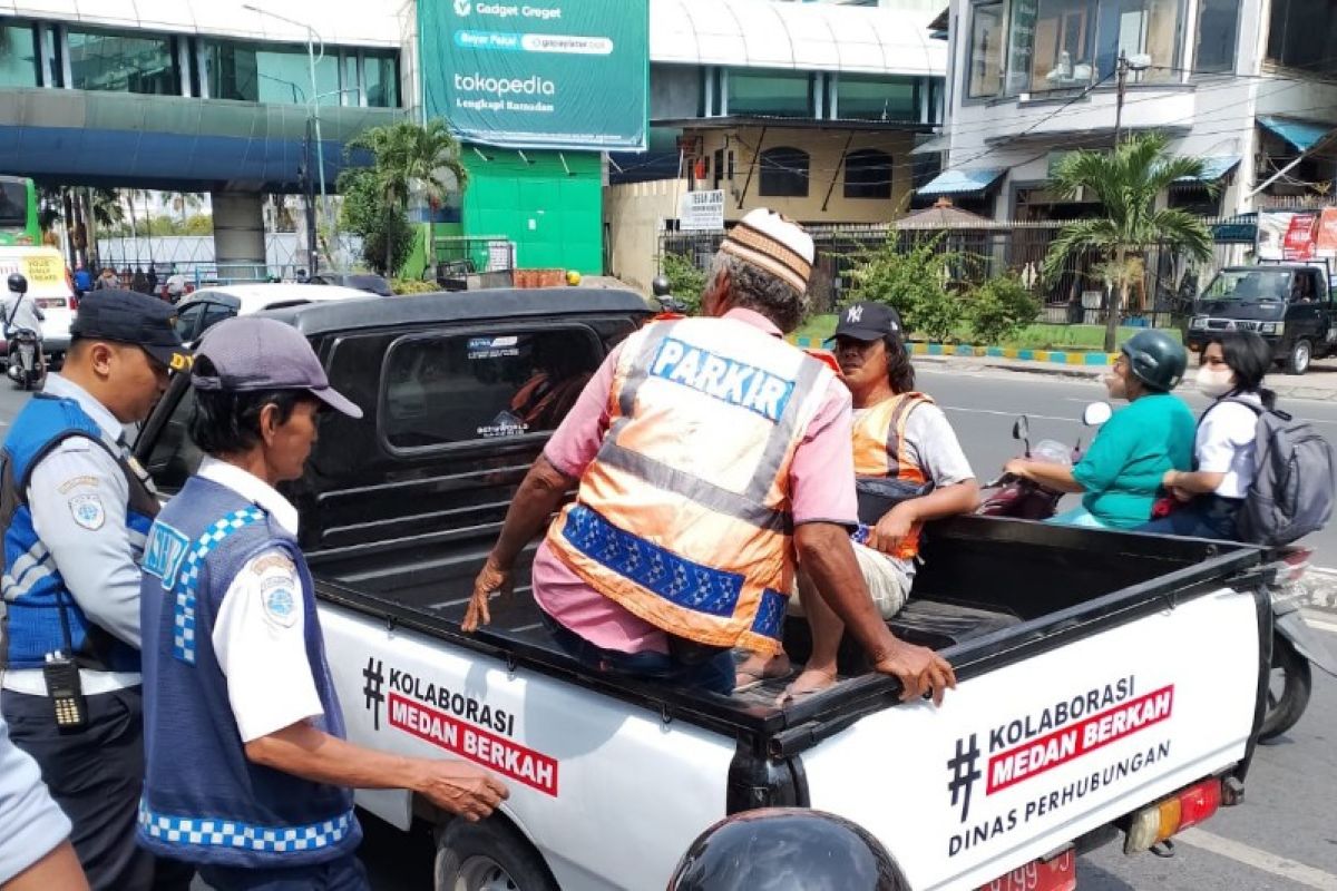 Dua jukir terjaring akibat langgar prosedur  titik e-parking di Medan