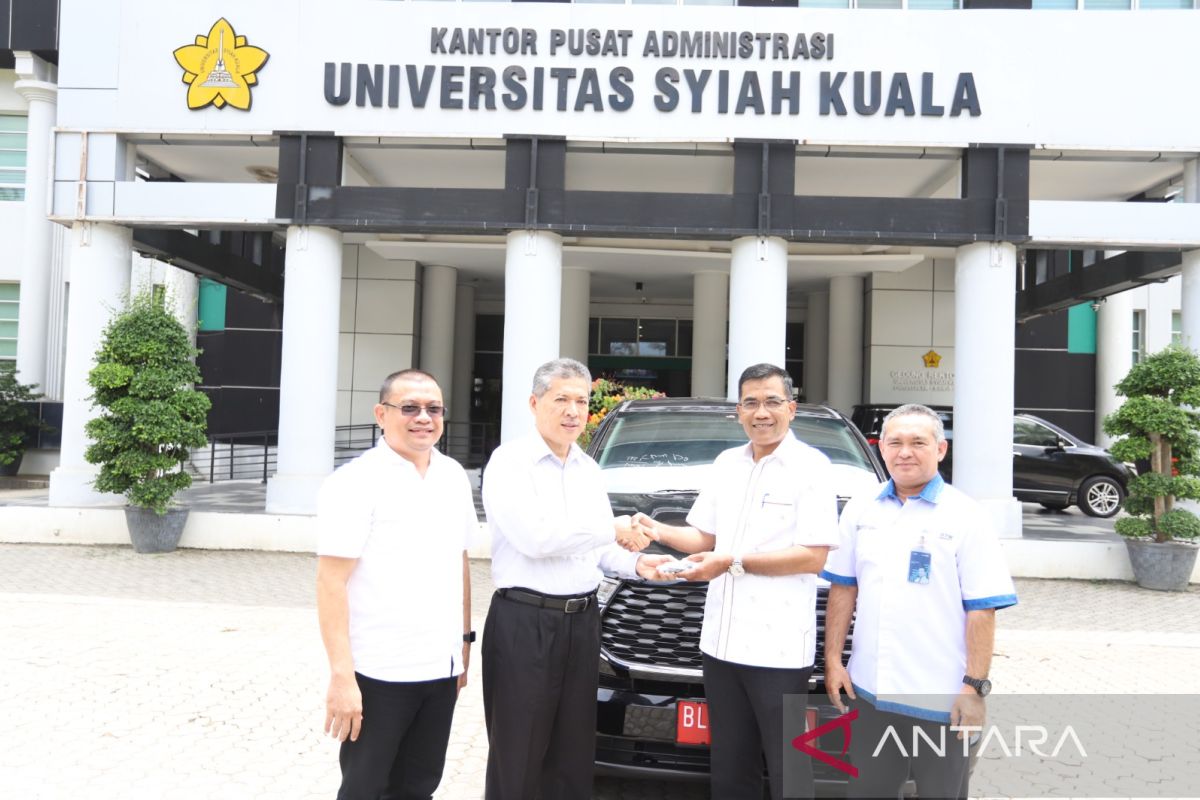 BTN Syariah serahkan donasi satu unit mobil untuk Universitas Syiah Kuala Banda Aceh