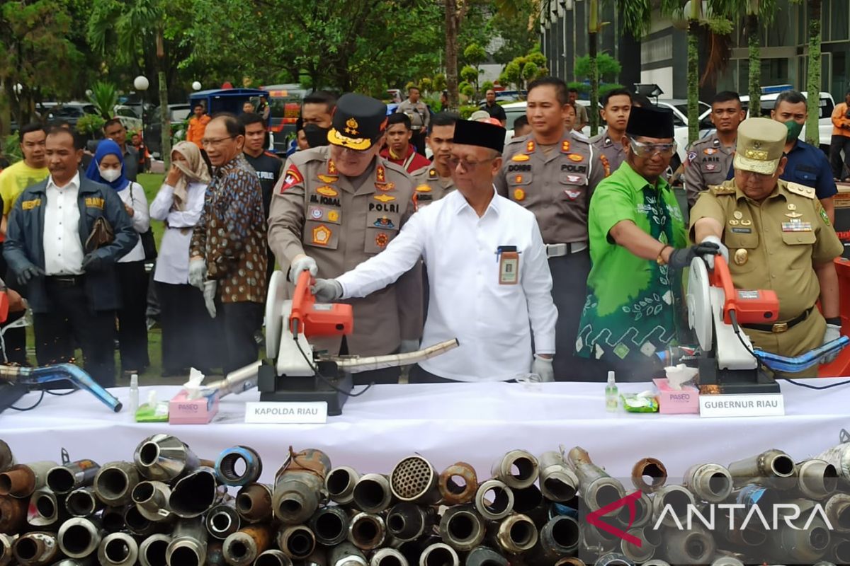 Polda Riau musnahkan ribuan botol miras, narkoba dan knalpot brong jelang Ramadan