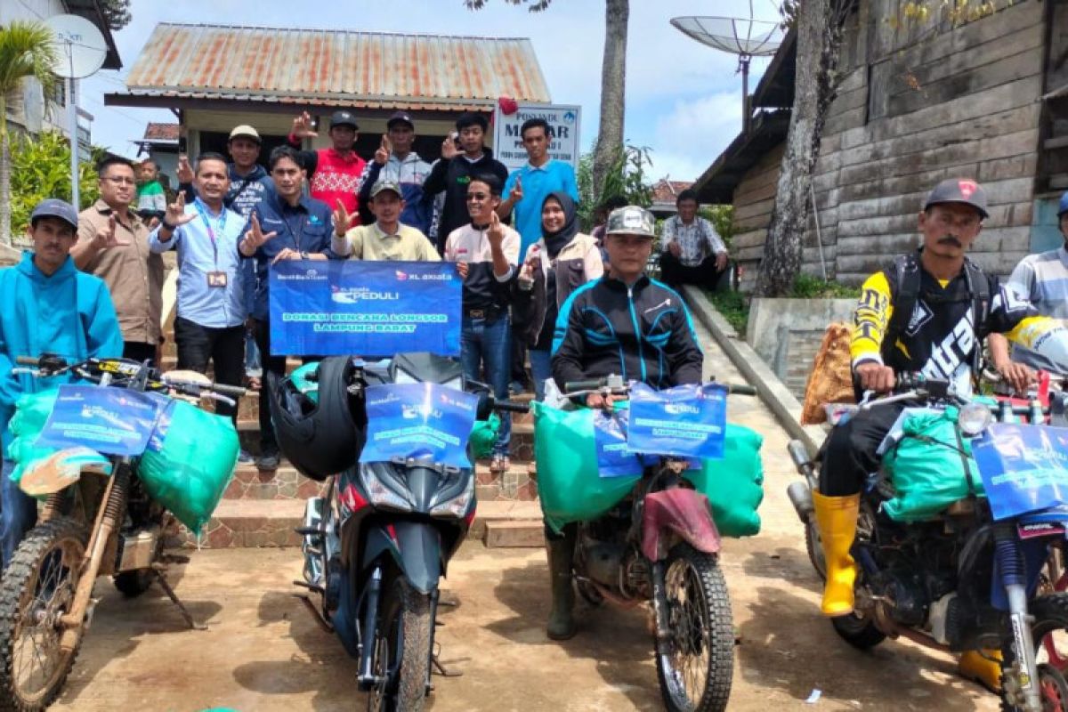 XL Axiata bantu korban banjir di Lampung Barat