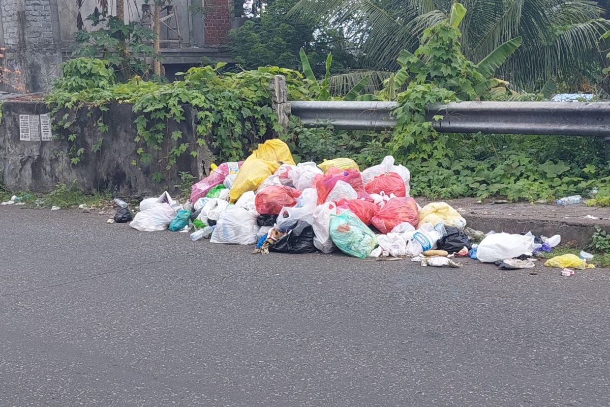 DLH Kota Ternate intensifkan edukasi penanganan sampah  kepada warga