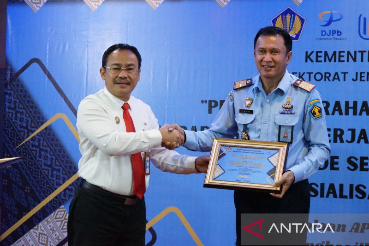 Kanwil Kemenkumham terima dua penghargaan dari DJPb Provinsi Sumut