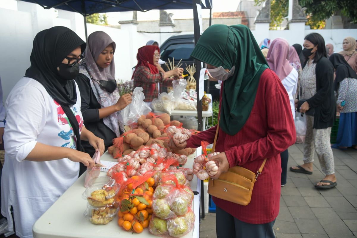 Pemkab Purwakarta mulai gelar bazar murah