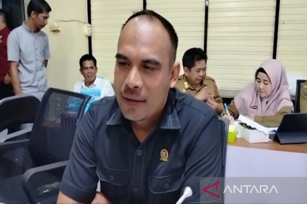 Ketua DPRD Kotabaru surati bupati perihal penolakan pedagang Limbur Raya