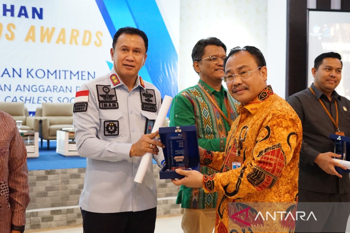 Kemenkumham Sumut  terima penghargaan Treasury Ulos Awards 2022