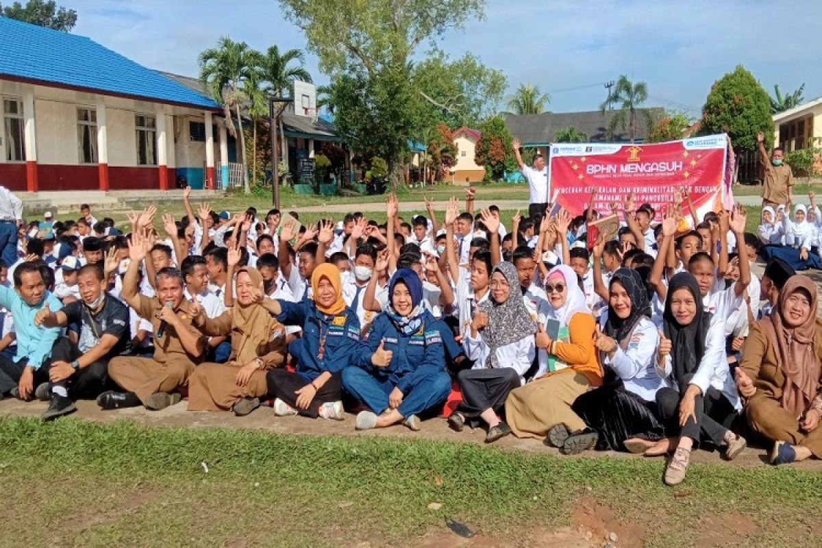 Kegiatan "BPHN Mengasuh" di SMPN II Palembang sosialisasikan  anak berurusan hukum