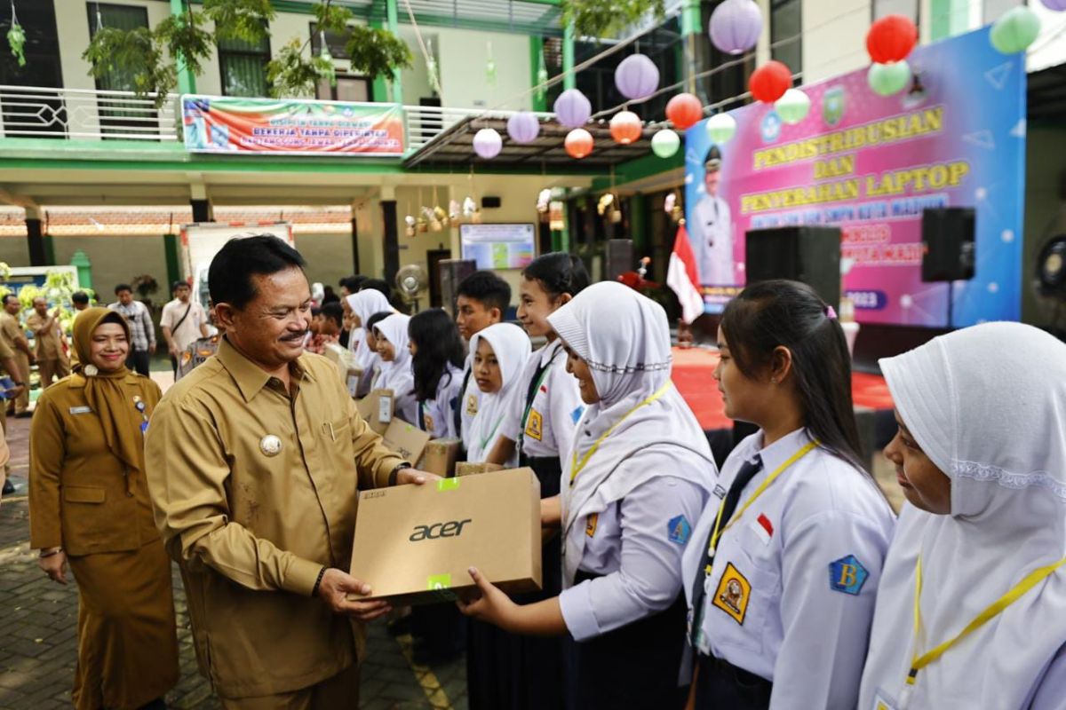 Wali Kota Maidi tingkatkan SDM Madiun melalui program laptop gratis