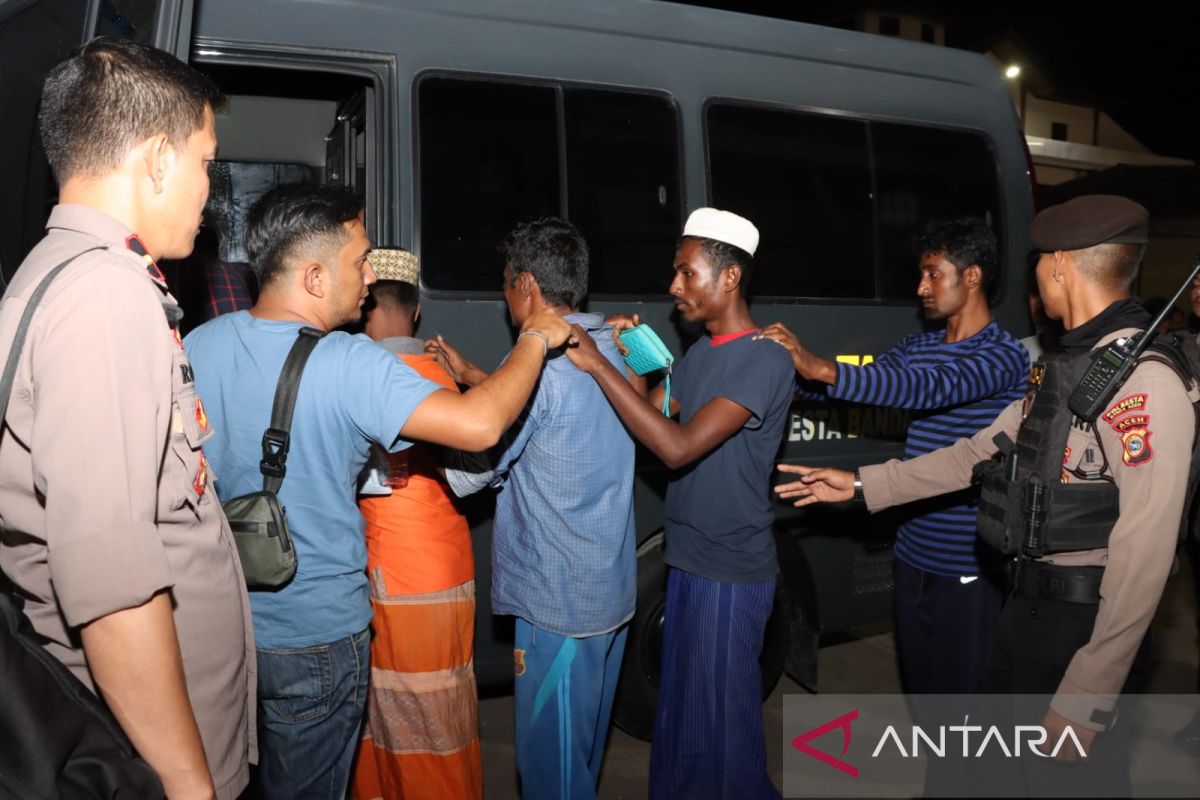 Mau kabur ke Medan, 12 Rohingya di Aceh kembali ditangkap