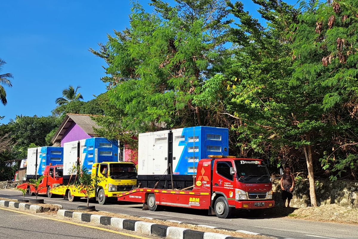 PLN Bangka datangkan puluhan unit genset mobile dan ribuan lampu emergency dari Sumatera dan Kalimantan