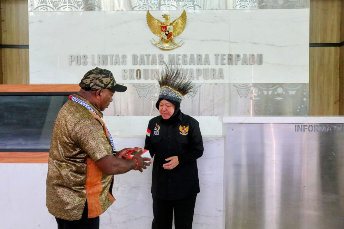 Mensos Risma jadi warga kehormatan Papua