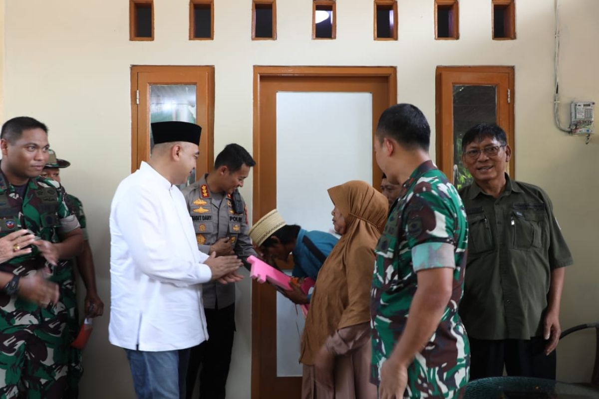 Bupati Tangerang resmikan rumah layak huni bantuan TNI/Polri