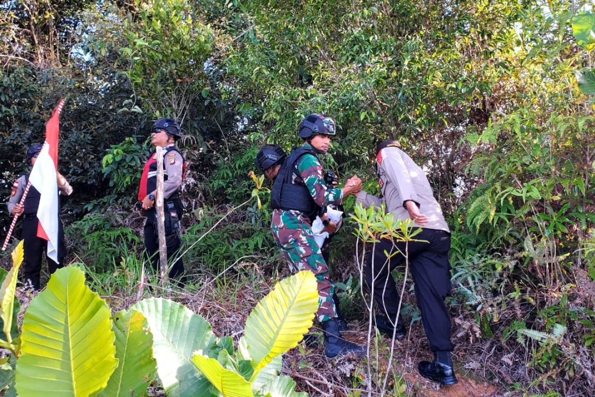 TNI-Polri Gelar Patroli Cegah Kegiatan Ilegal Di Perbatasan Indonesia ...