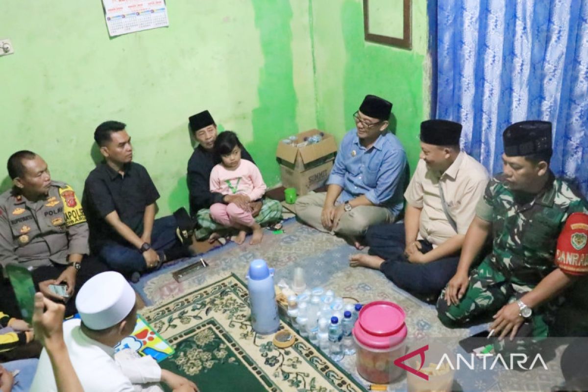 Pemkab Bogor beri bantuan pendidikan anak pedagang korban longsor di Puncak