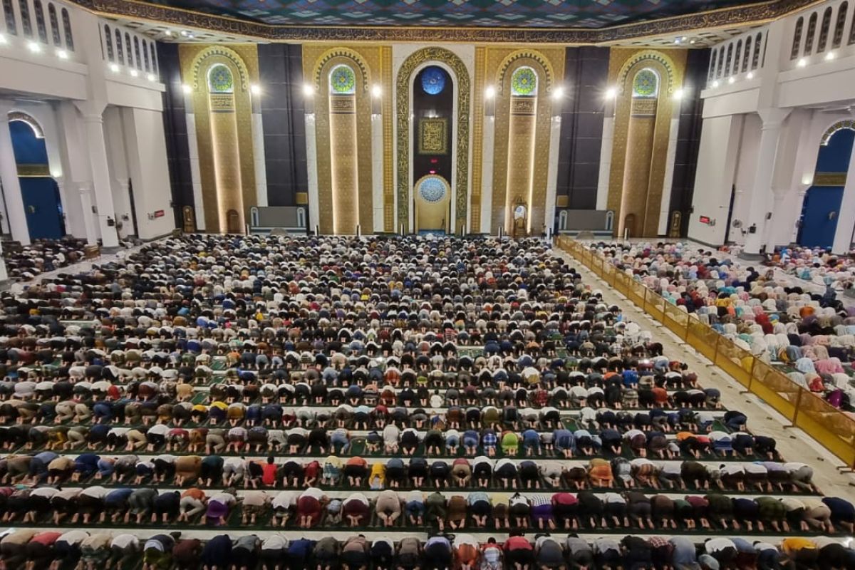 70 persen jamaah di Masjid Al Akbar Surabaya didominasi remaja
