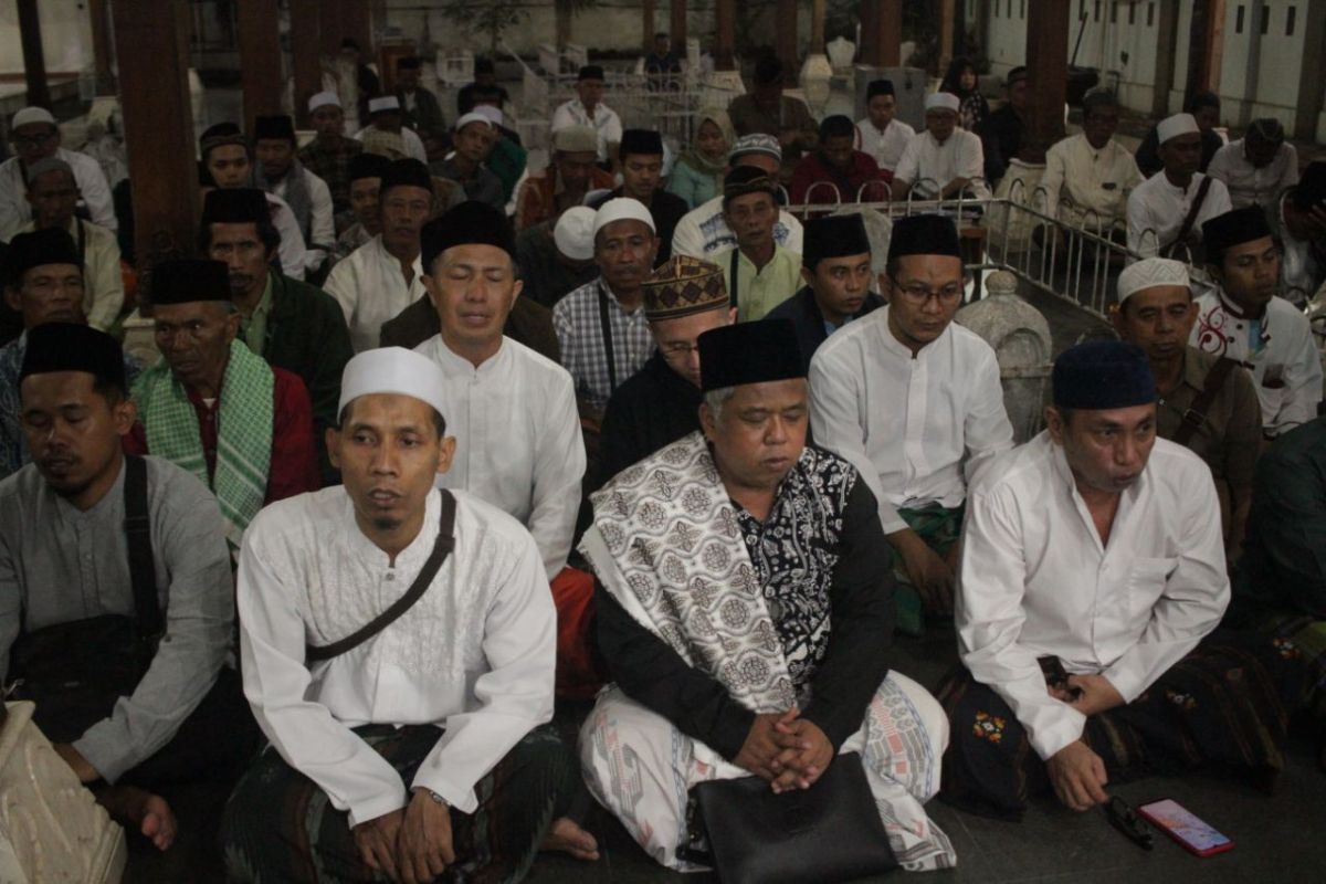 Sambut Ramadhan, Ratusan kader PKS ziarah Wali Songo