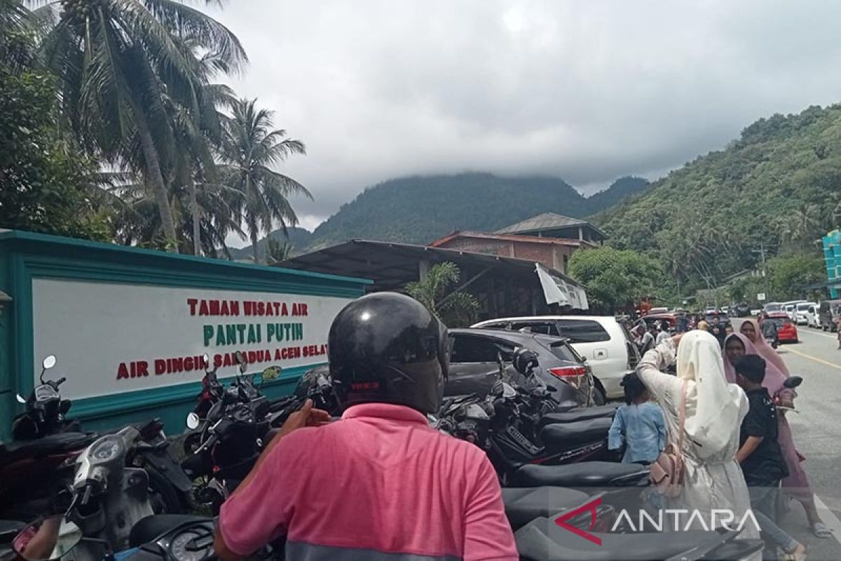 Masyarakat Aceh Selatan padati objek wisata meriahkan tradisi makan-makan