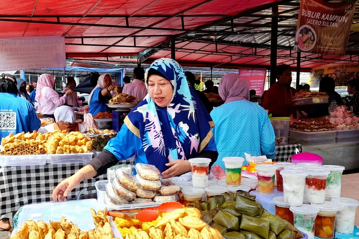Takjil market of Bendungan Hilir reopens on Ramadan Day 1