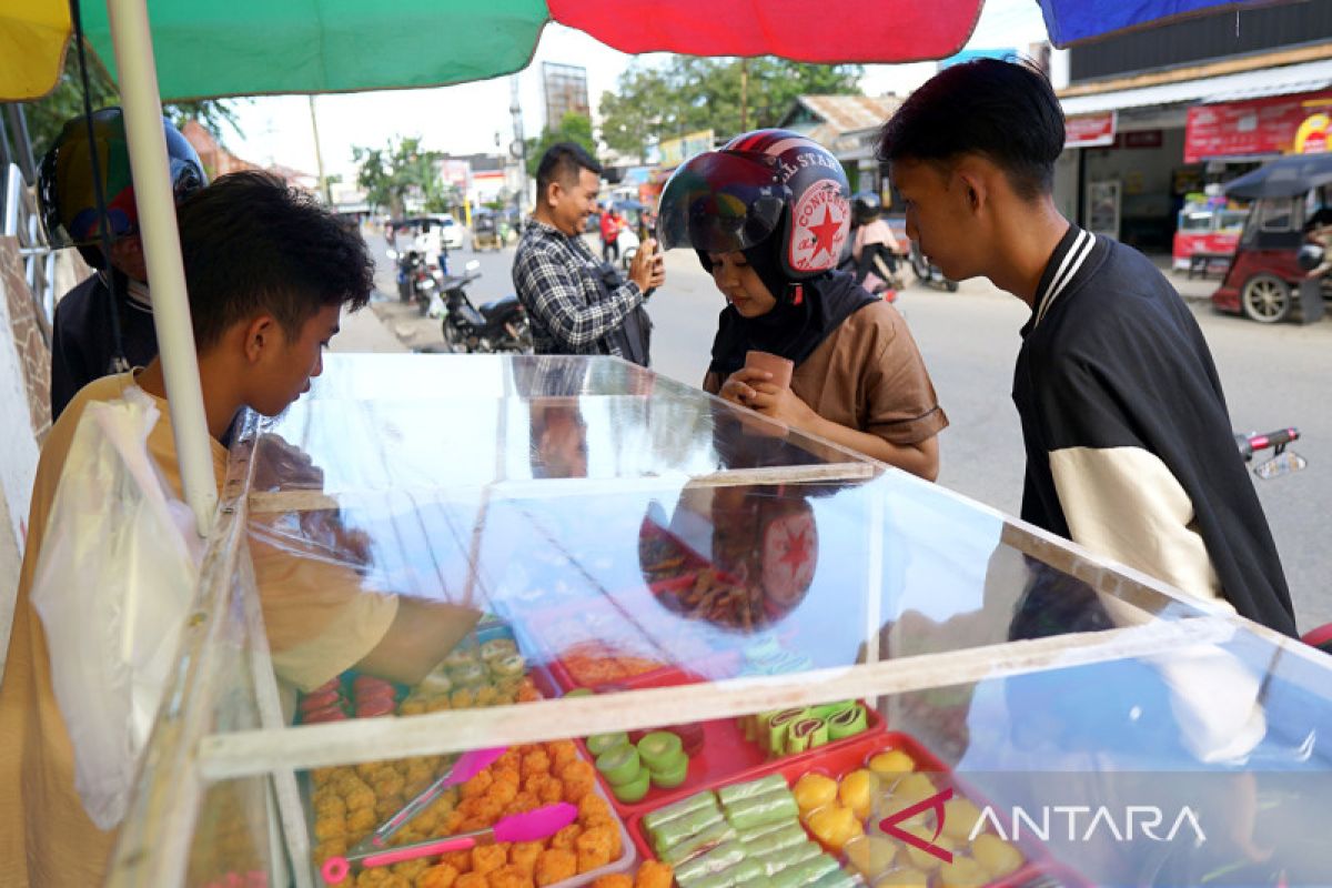 Penjual takjil musiman ramai di Gorontalo