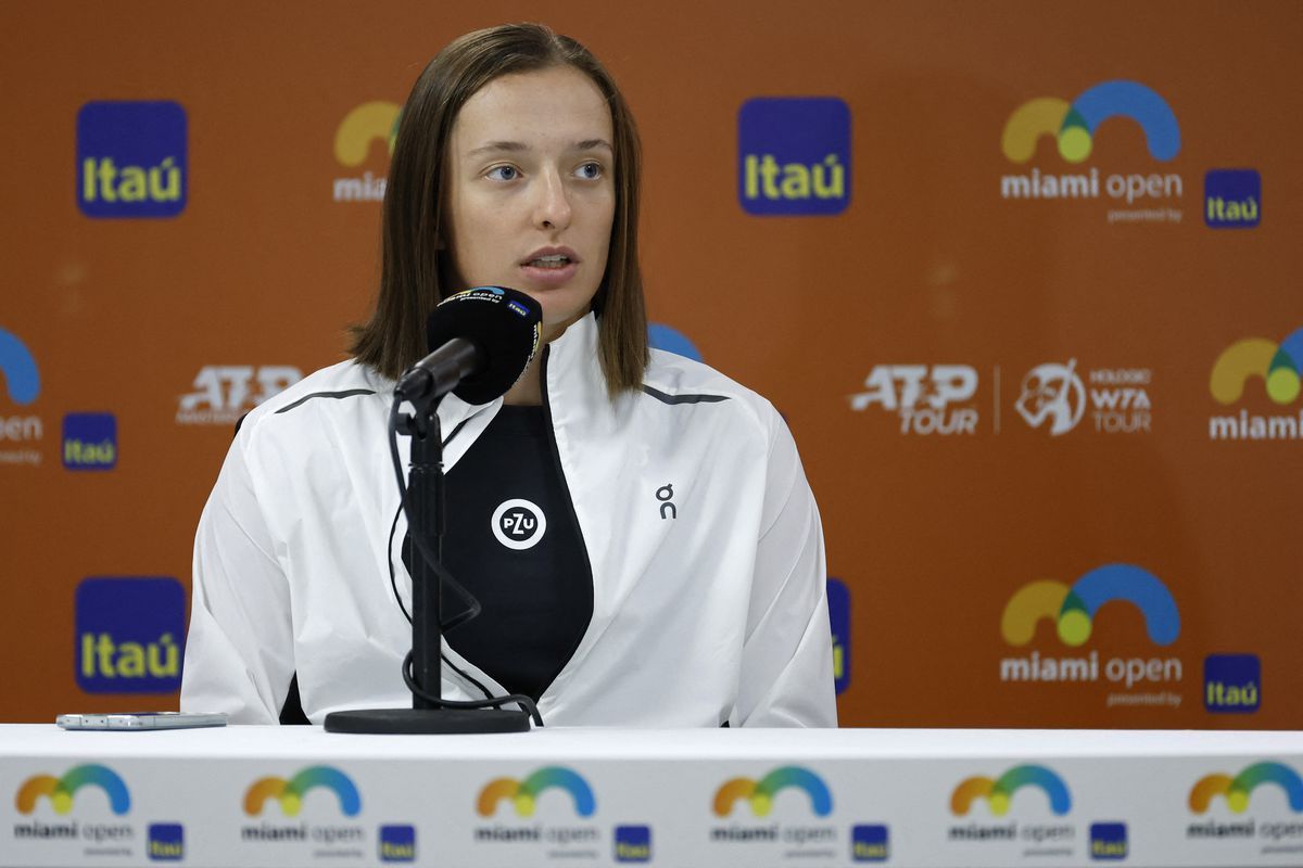 Swiatek mundur dari Miami Open karena cedera tulang rusuk